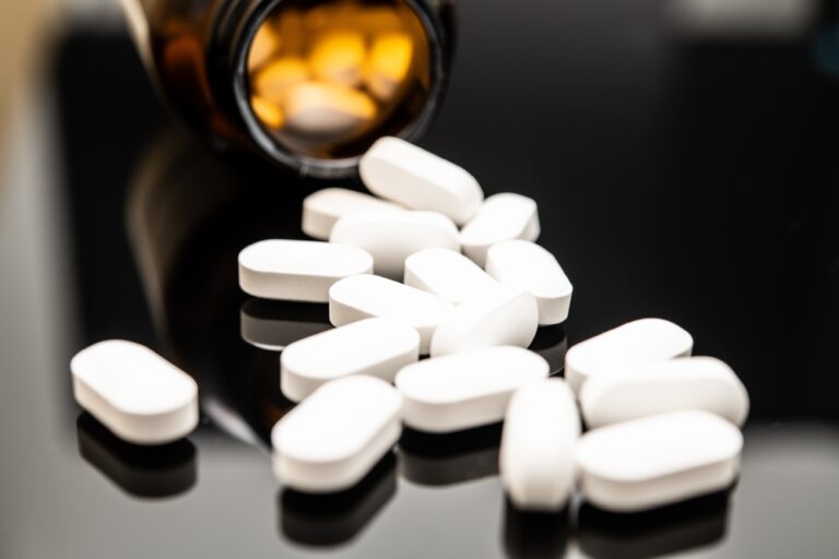 White tablet opioids